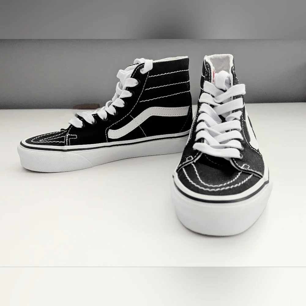 NWT Vans Unisex High-Top Sneakers/Running Shoes (Women Size 5 /Men Size 3.5) - Picture 2 of 15